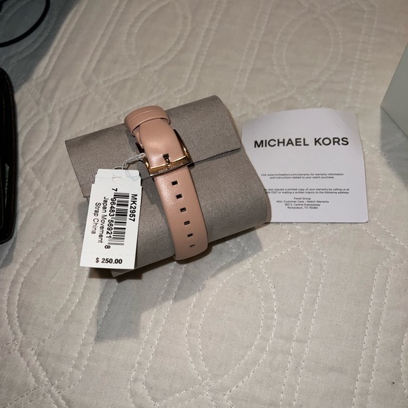 Michaels Kors watch - Picture 2 of 4